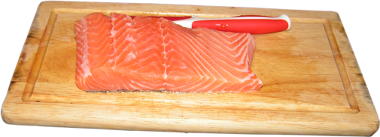 filet z �ososia norweskiego kupiony w biedronce, ostry n�, drewniana deska do krojenia