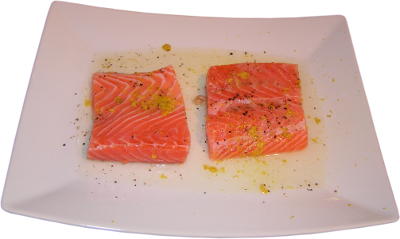 �oso�, filet z �ososia norweskiego doprawiony sola pieprzem oraz sk�rk� i sokiem z limona, bia�y kwadratowy talerz
