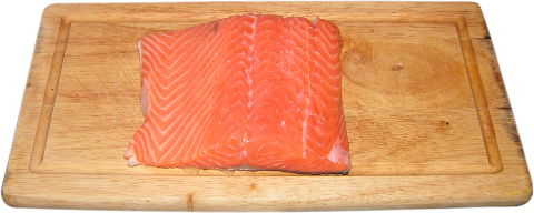 filet z �ososia norweskiego, drewniana deska do krojenia