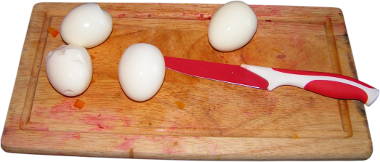 jajka ugotowane na twardo w parowarze