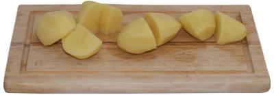 ziemniaki, pyry, kartofle, obrane i umyte, drewniana deska do krojenia